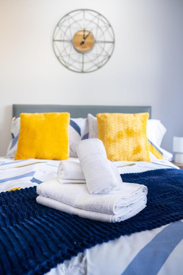 Studios With Ensuite Showers & Share Kitchens Prime Location Near Hospital, Town Center Apt 3 St Helens  Exteriör bild